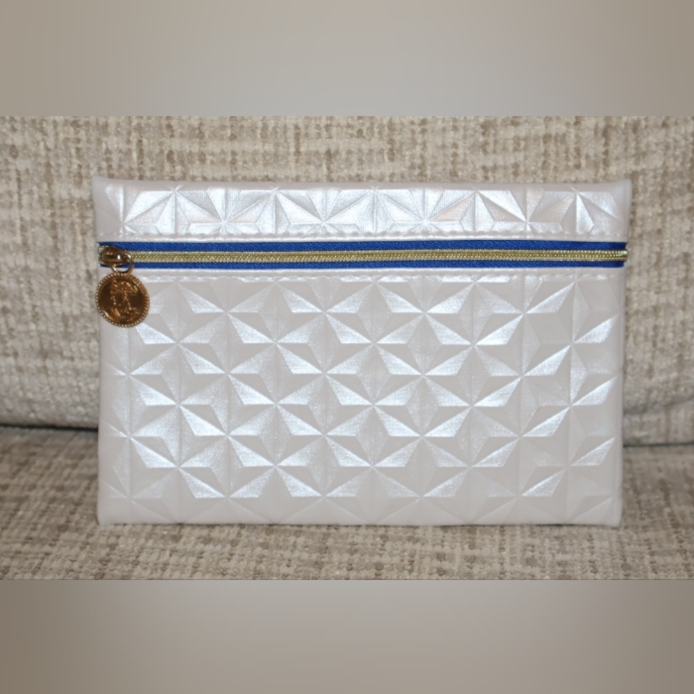 2/$10 Ipsy Elegant White and Cream Glam/Makeup Bags. - Picture 3 of 8
